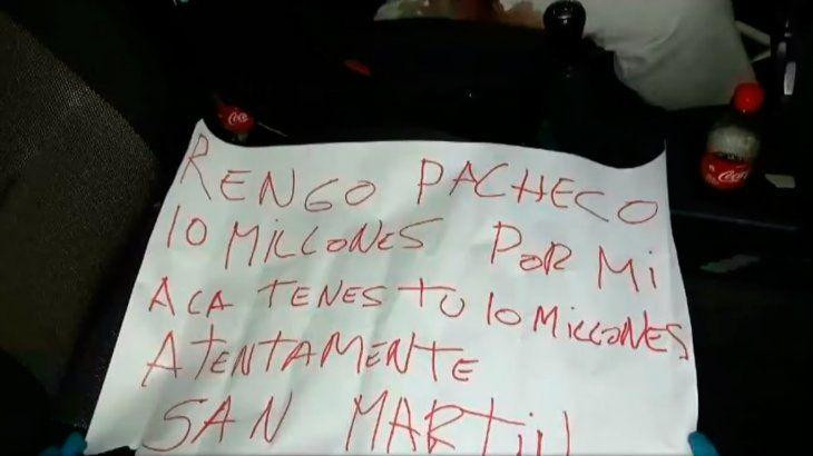 Crimen en Loma Hermosa, mensaje mafioso dentro de la camioneta