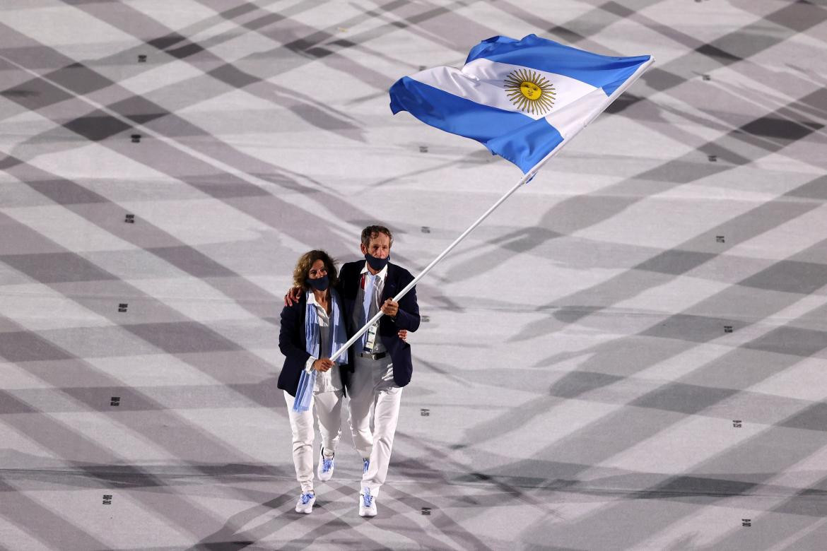 Cecilia Carranza y Santiago Lange en la ceremonia de apertura de los Juegos Olímpicos