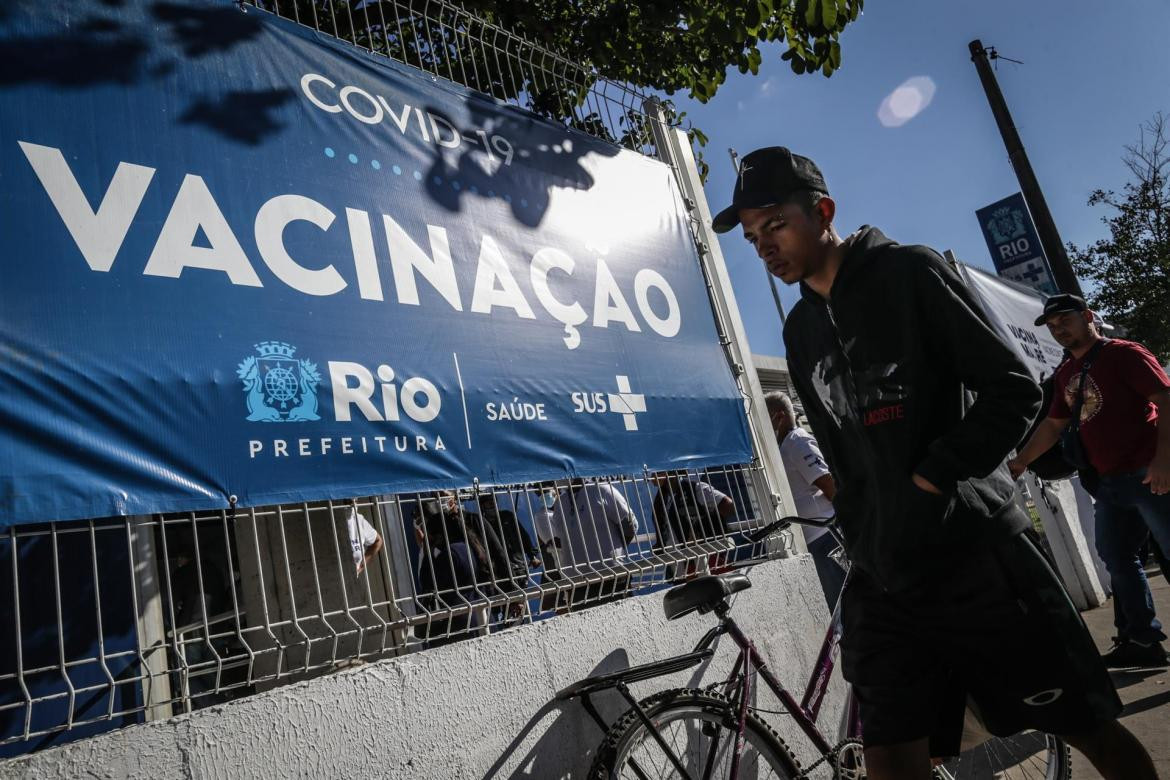 Vacunación masiva contra la covid llega al mayor complejo de favelas de Río, EFE	