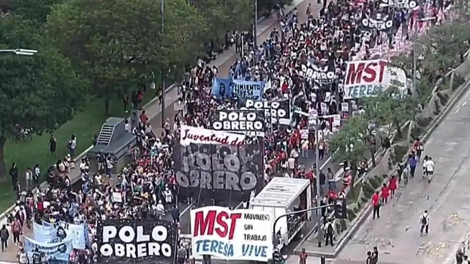 Marcha del Polo Obrero y organizaciones sociales por el Centro Porteño