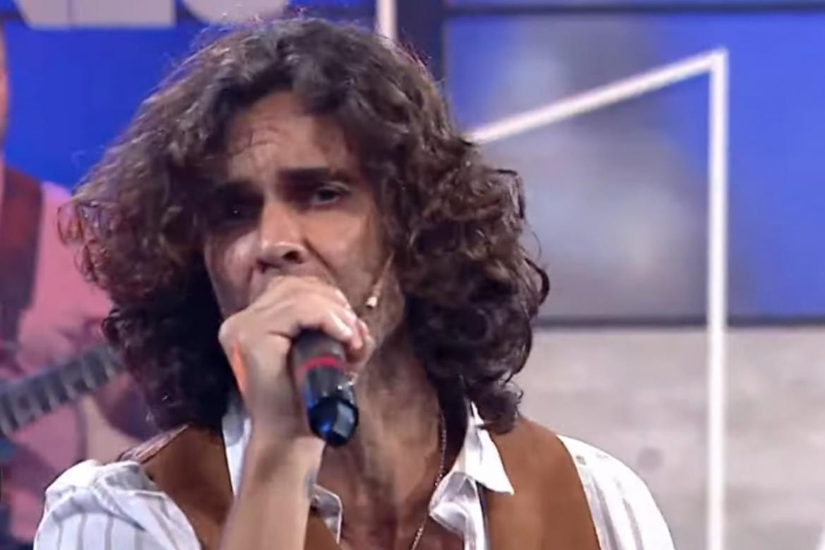 Mariano Martínez se lanzó como cantante junto a su banda y las redes sociales no lo perdonaron