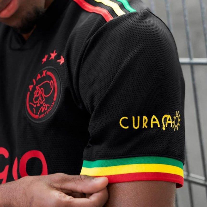 Camiseta del Ajax en homenaje a Bob Marley