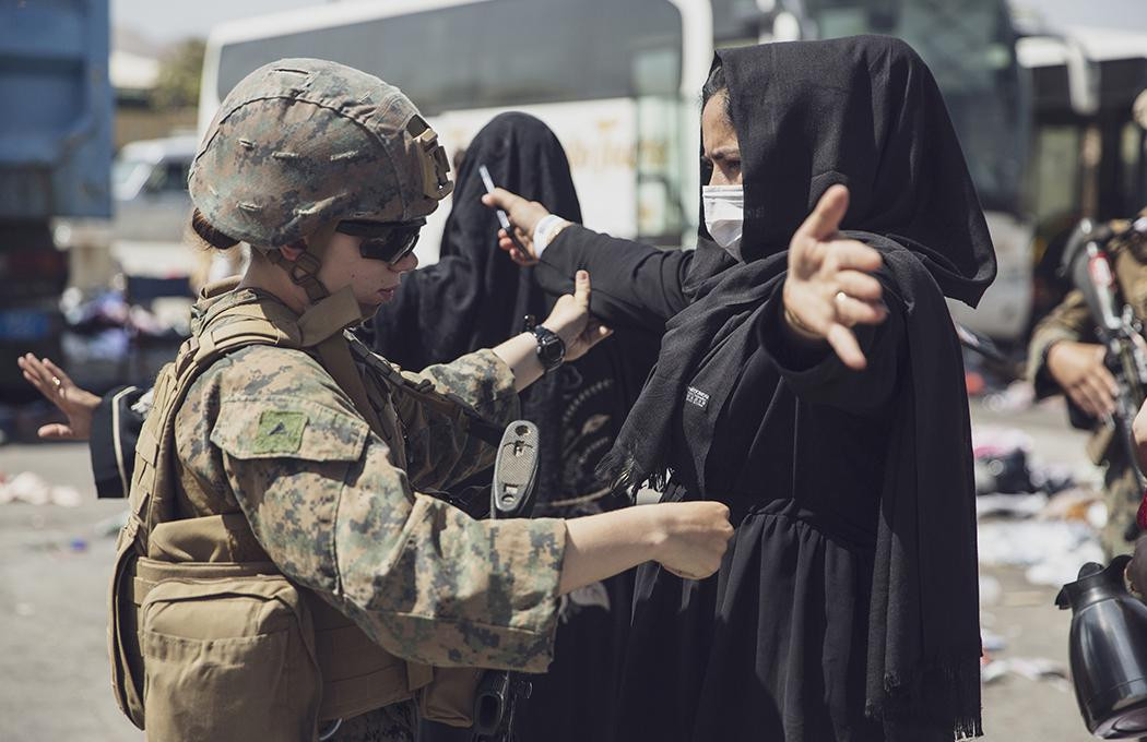 Afganistán, controles callejeros, Reuters