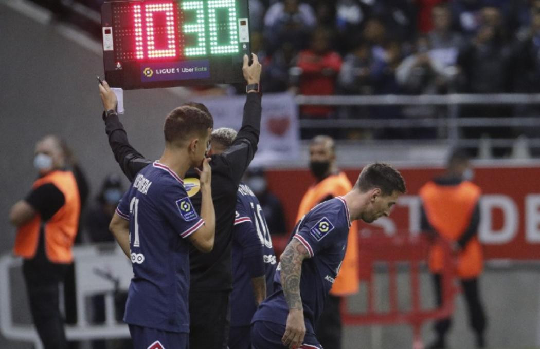 Entrada y debut de Messi en PSG, NA	