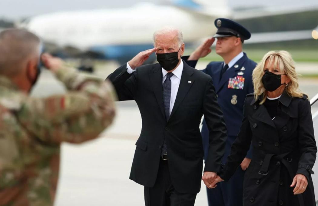 Biden recibió en Delaware los restos de los 13 militares muertos en atentado de Kabul, NA	