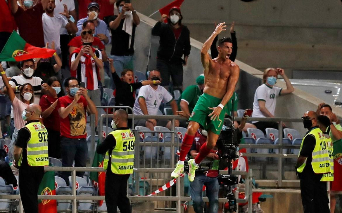 Festejo de Cristiano Ronaldo para Portugal en las Eliminatorias, REUTERS