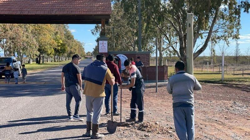 Mapuches preparan tranquera para cerrar Mari Menuco, Foto, mejorinformado.com