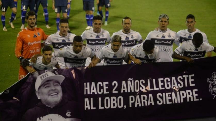 Homenaje de Gimnasia a Maradona, foto NA