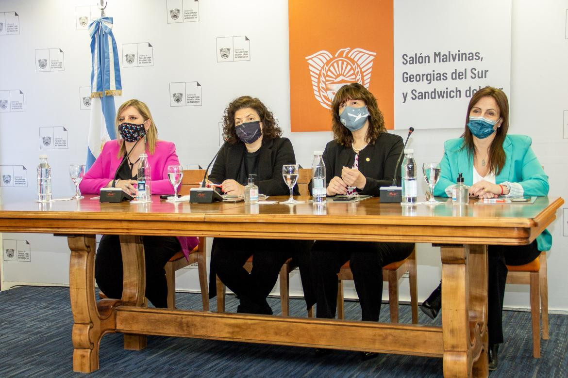 Carla VIzzotti en Tierra del Fuego, ministerio de Salud, foto Presidencia