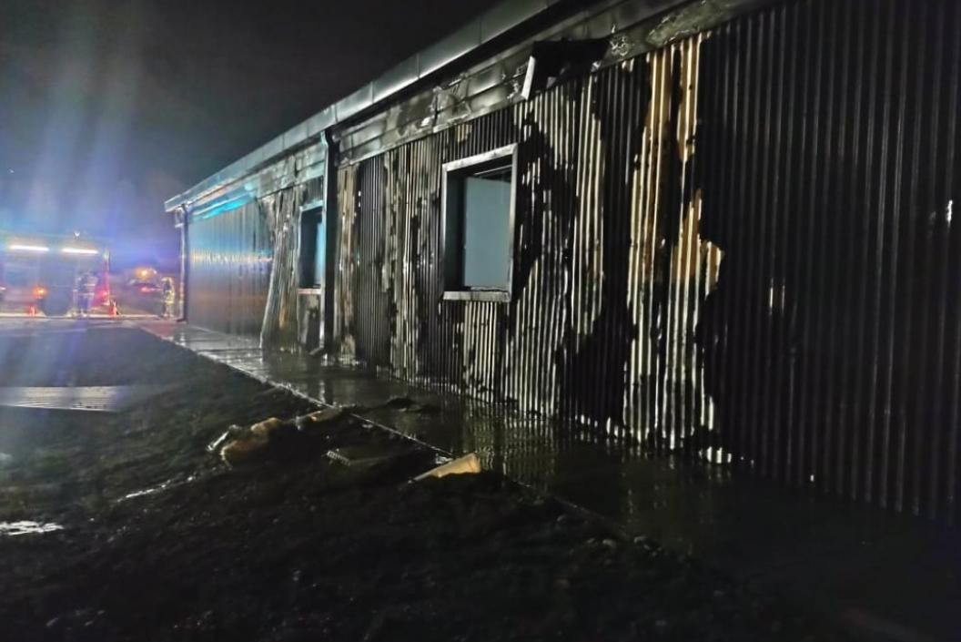 Incendio en una oficina de turismo en El Bolsón, NA