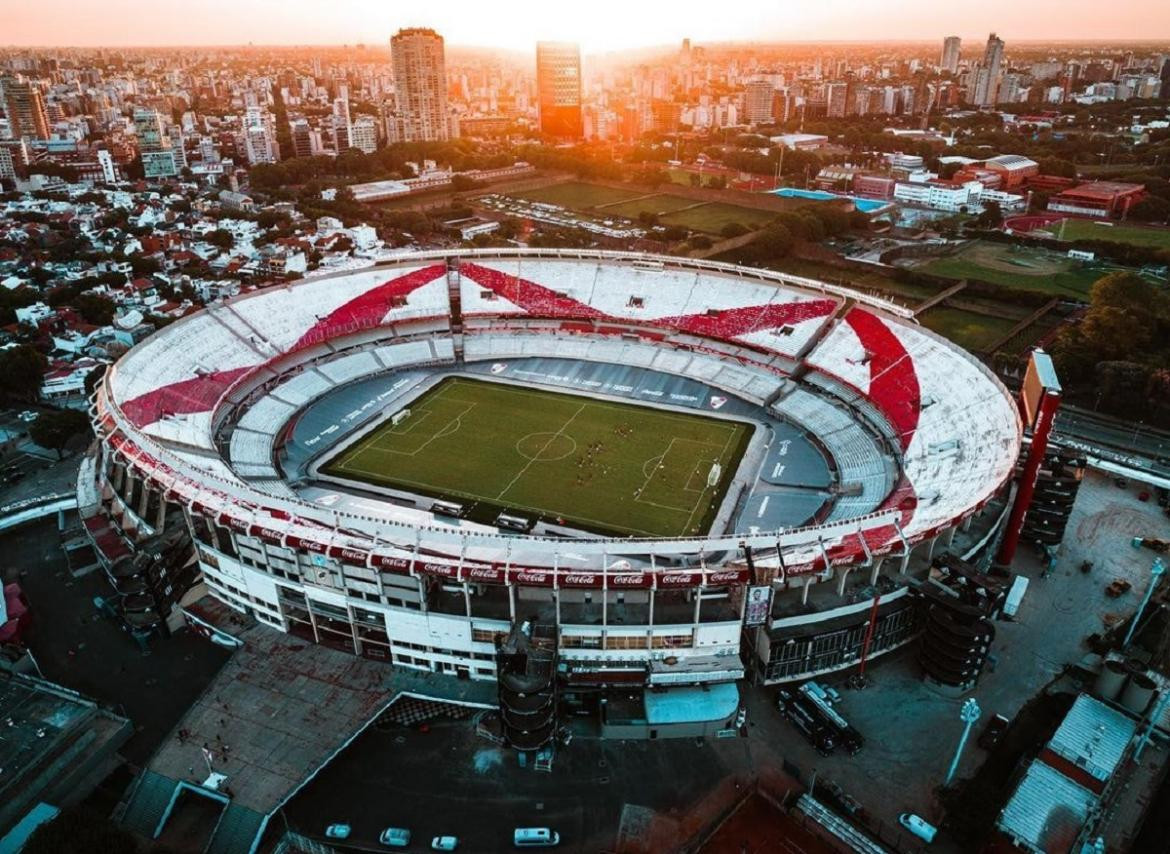 Evalúan clausurar la cancha de River