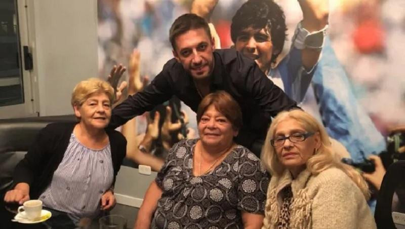 Las hermanas de Diego Maradona junto a Matías Morla