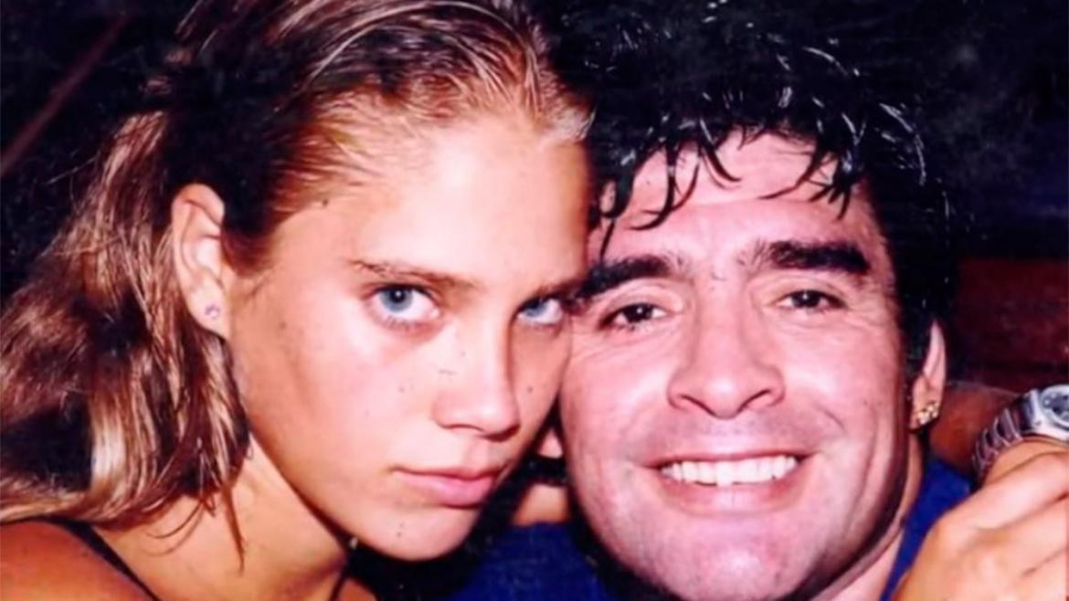 Diego Maradona y Mavys Álvarez