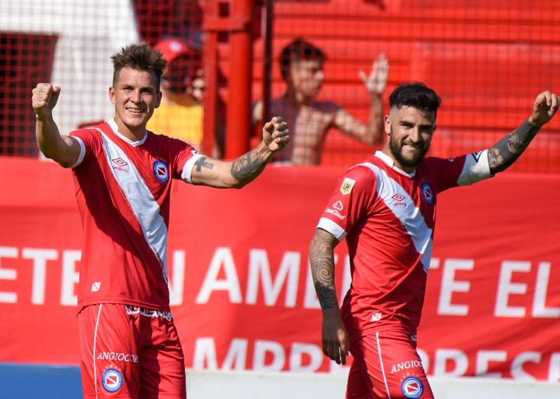 Festejo de Argentinos Juniors ante Colon por la Liga Profesional de Fútbol