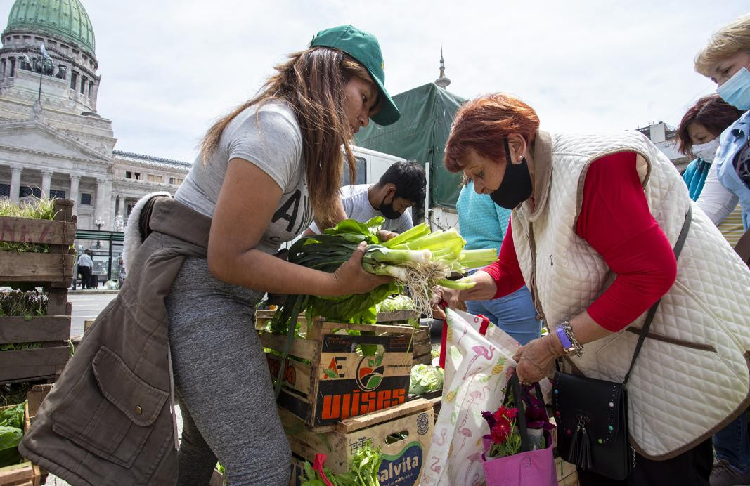 Verdurazo frente al Congreso, pequeños productores, protesta, NA