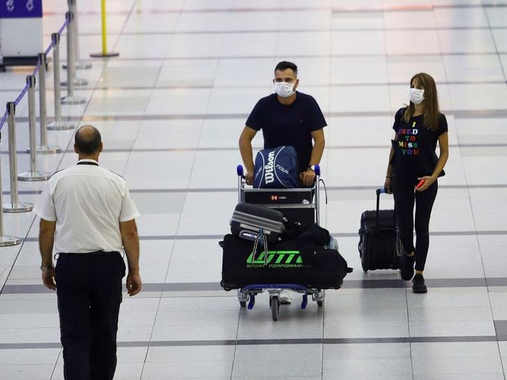 Aeropuerto Ezeiza, coronavirus en Argentina, Reuters