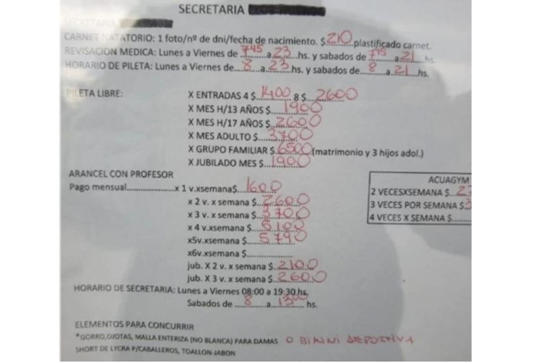 Polémica en Chubut por una pileta municipal que prohíbe a las mujeres usar mallas blancas