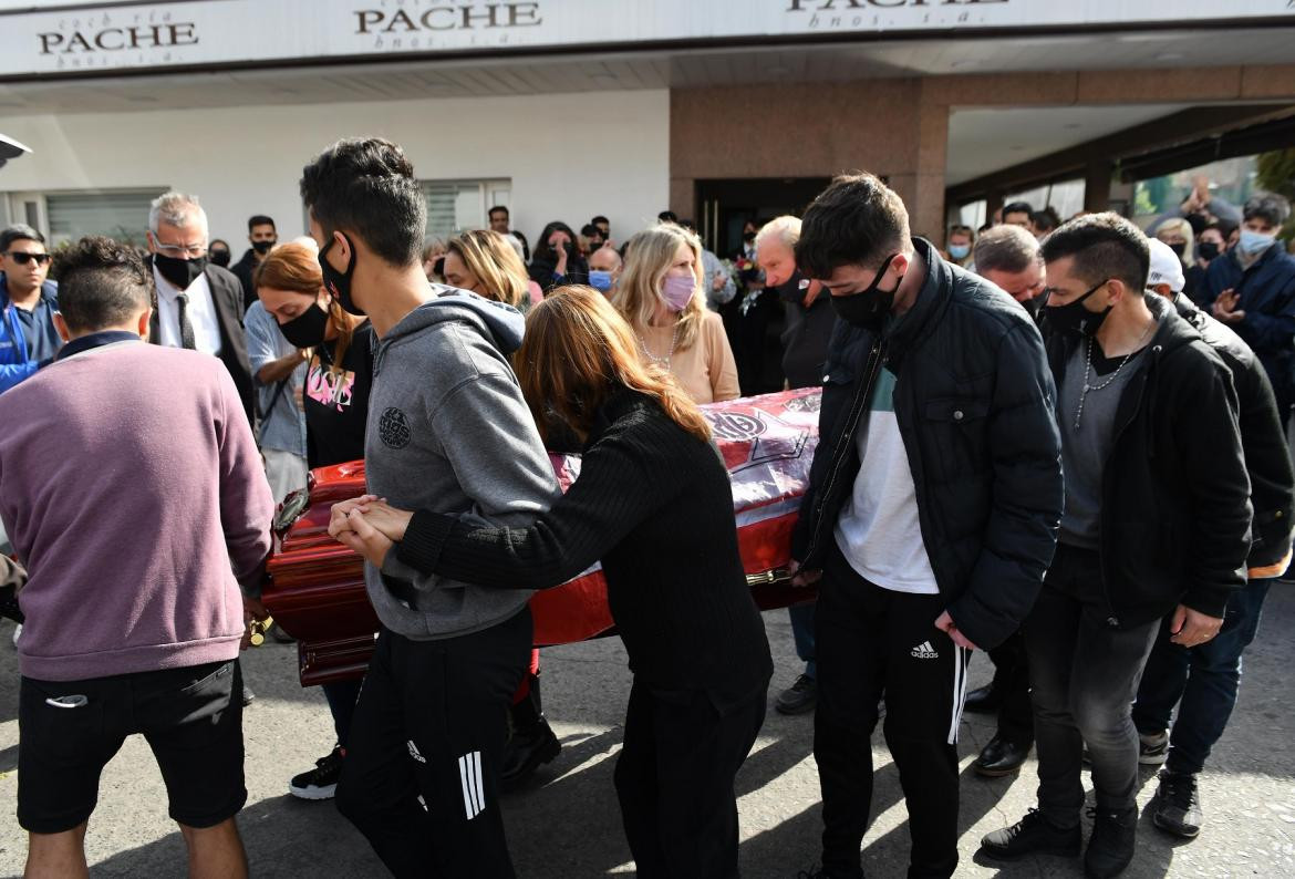 Último adiós a Roberto Sabo, kiosquero asesinado en Ramos Mejía. NA.