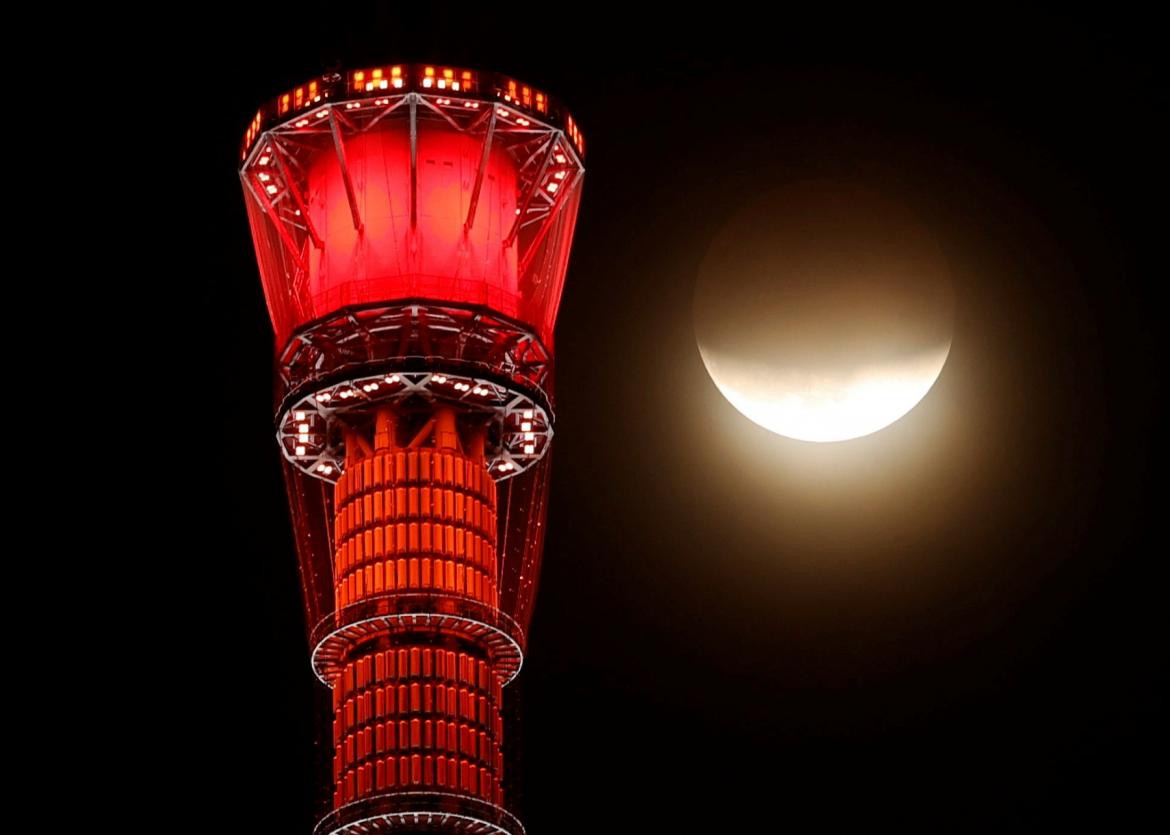 Eclipse Lunar desde Tokyo, Japón. Reuters.