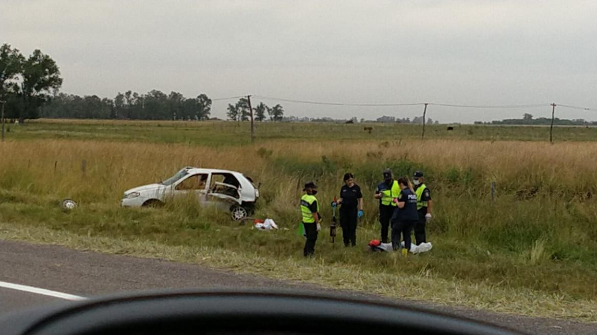 Choque y vuelco en la ruta 2. 