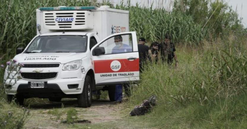 Personal de la UR II, de la AIC y el Sies: La policía trabajando en el lugar luego del macabro hallazgo, foto NA