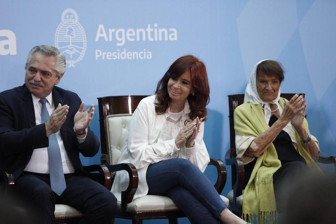 Alberto Fernández y Cristina entregaron los premios Azucena Villaflor 2021	