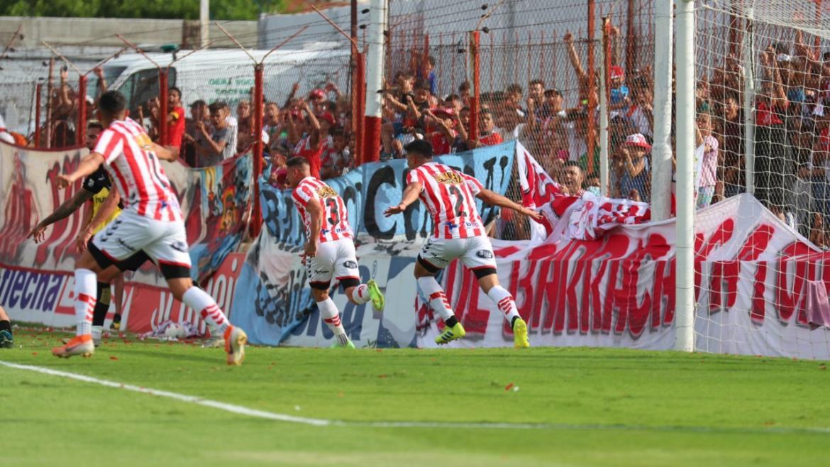 Festejo de Barracas Central ante Almirante Brown por la Primera Nacional