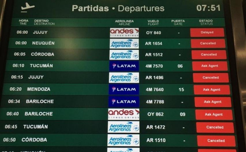 Cancelaciones y demoras en vuelos de todo el país