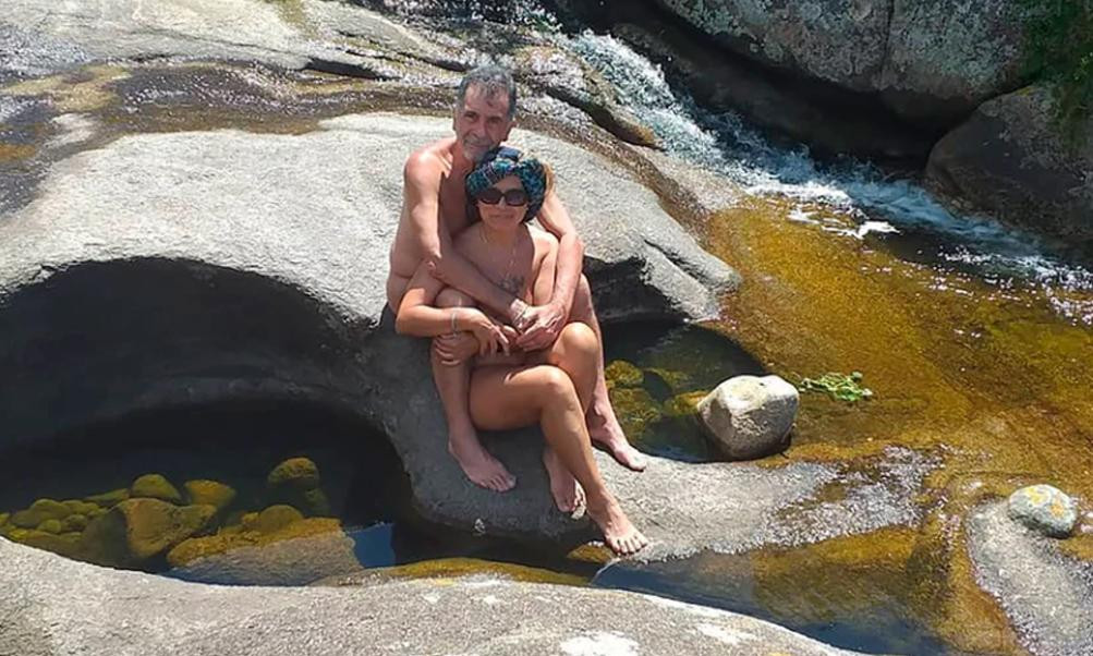 Pareja nudista promueve turismo al desnudo