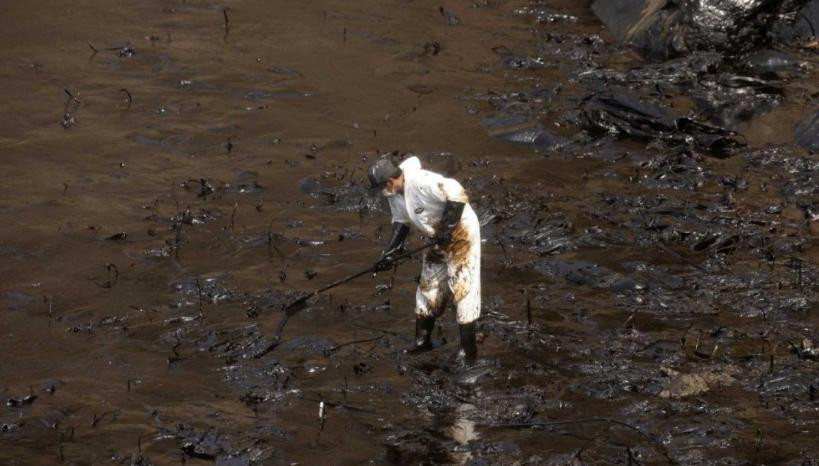 La costa de Lima se tiñó de negro, foto NA