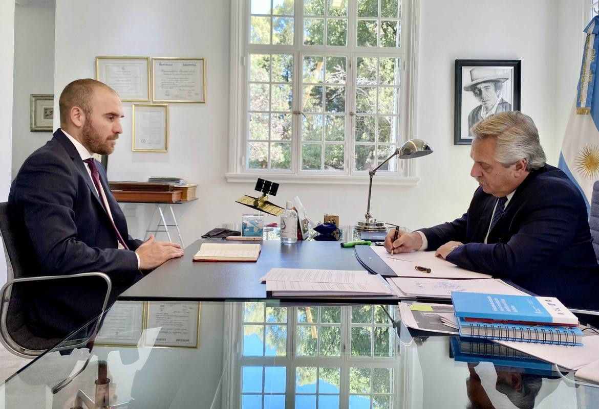 Alberto Fernández y el ministro de Economía, Martín Guzmán, NA