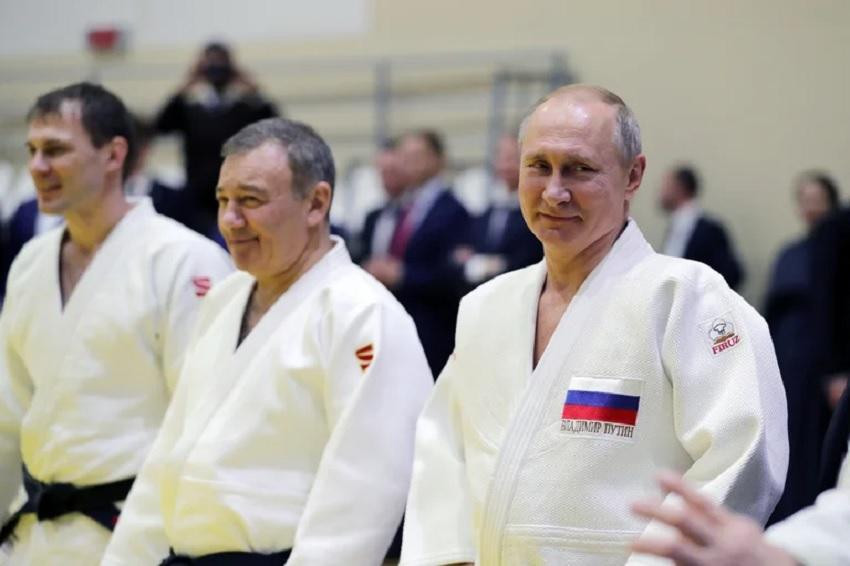 Vladimir Putin durante una práctica de judo en Rusia. Foto: REUTERS