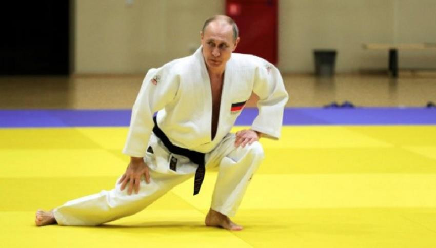 La Federación de Taekwondo le retiró el cinturón negro honorífico a Putin