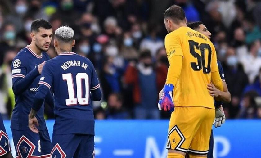 Neymar y Donnaruma tras eliminación del PSG de la Champions League