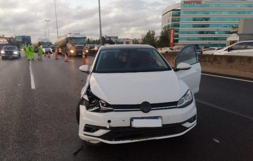 Panamericana: un conductor murió luego de bajar para arreglar una rueda y ser atropellado un auto