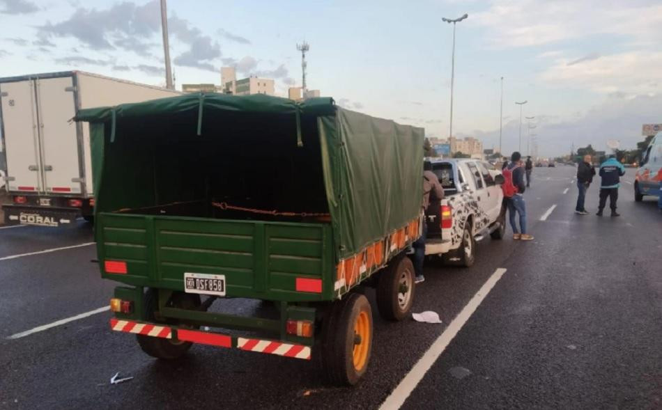 Panamericana: un conductor murió luego de bajar para arreglar una rueda y ser atropellado un auto