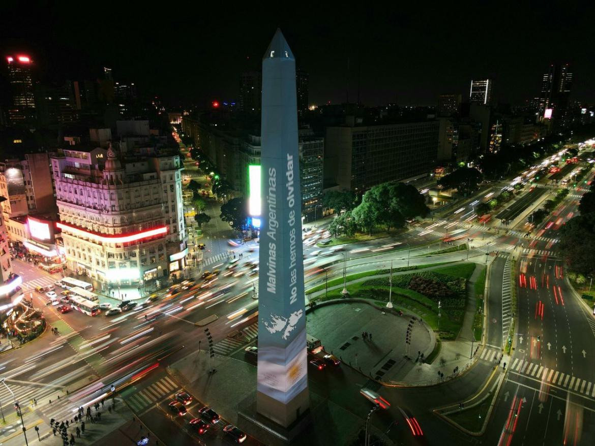 Monumentos de la Ciudad iluminados por los 40 años de Malvinas