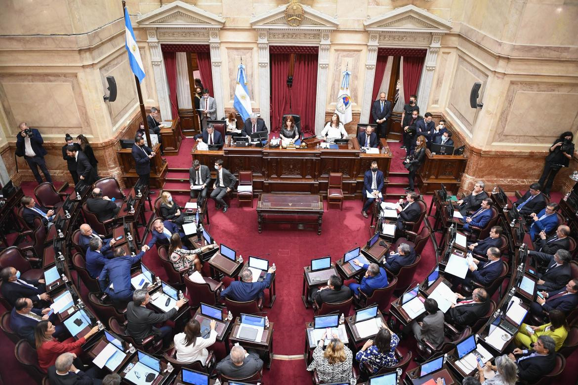 Sesion en el Senado, AGENCIA NA