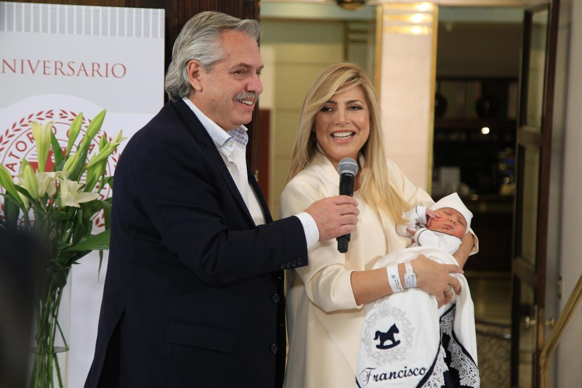 Alberto Fernández y Fabiola Yañez presentaron a su hijo Francisco. NA.