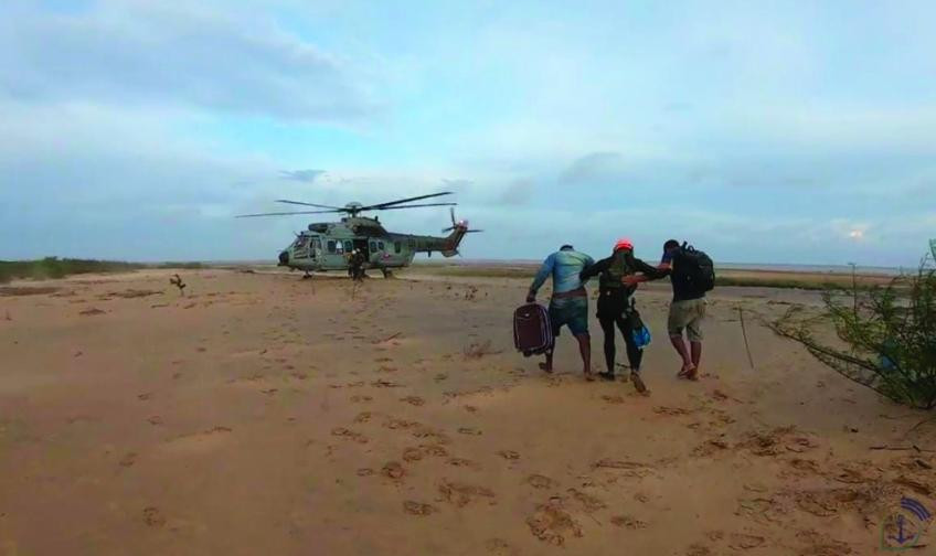 Rescate de seis naufragos en Brasil, AGENCIA NA