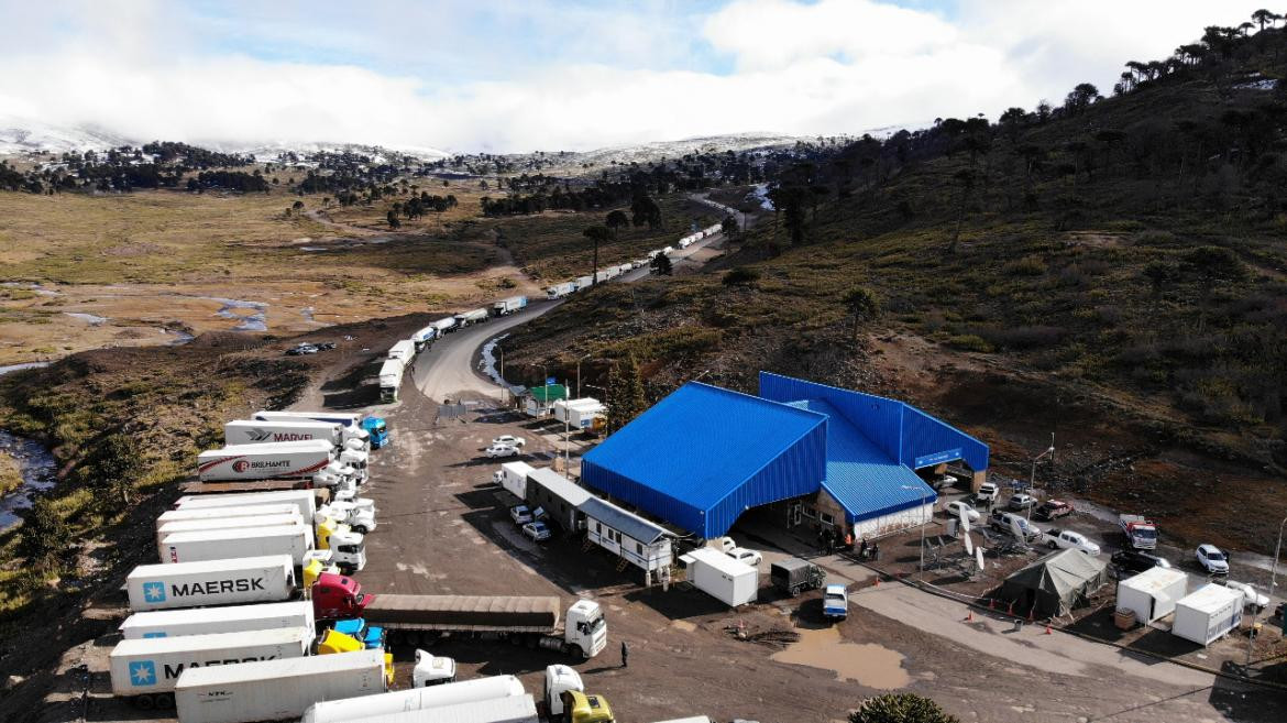 Paso fronterizo Argentina-Chile, foto Twitter @florcarignanook