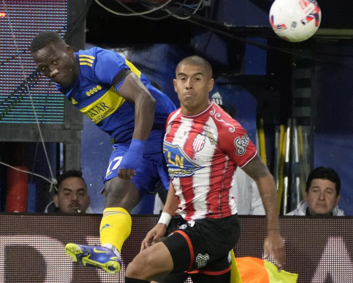 Luis Advíncula, Boca Juniors vs Barracas, Copa de la Liga Profesional. Foto: NA.