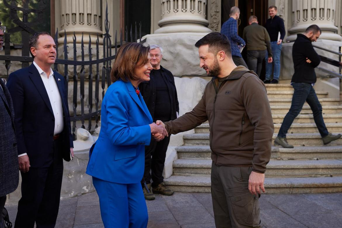 Nancy Pelosi, se reúne con el presidente ucraniano Zelensky en Kiev, EFE