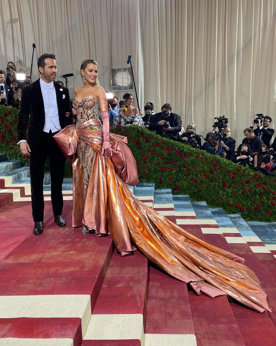 Blake Lively y Ryan Reynolds los co anfitriones de la Met Gala. Foto @metmuseum