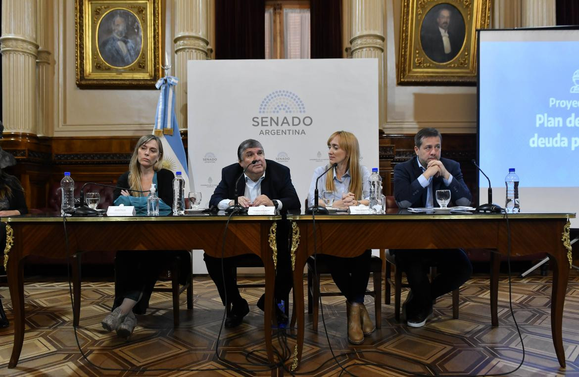 Oficialismo presentó en el Senado una nueva moratoria jubilatoria. Foto: NA.