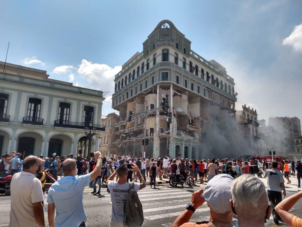 Explosión en el hotel Saratoga de La Habana. Foto: @agusantonetti.