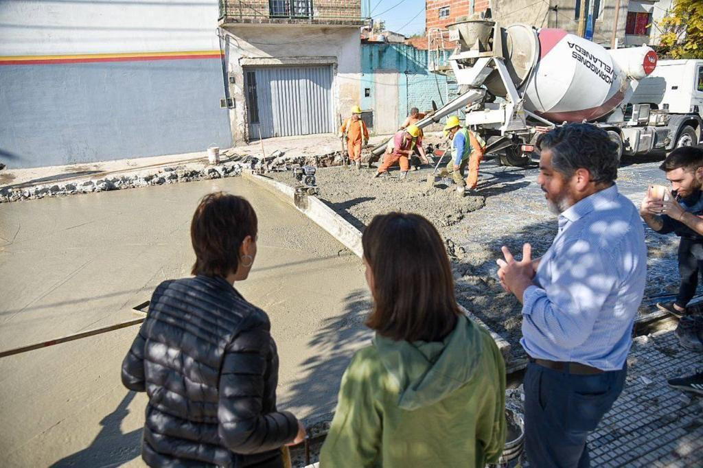 Mayra Mendoza recorrió obras en Quilmes. Foto: Prensa.