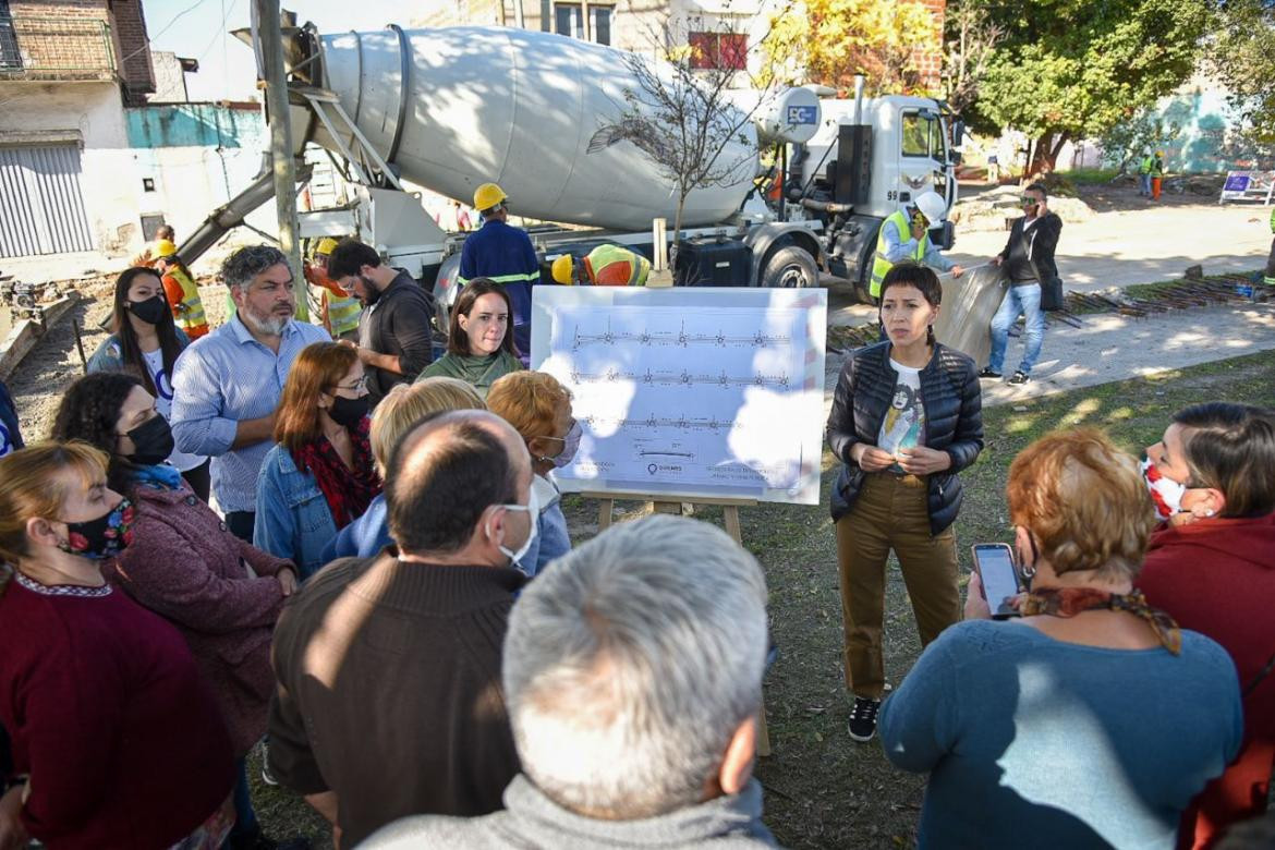 Mayra Mendoza recorrió obras en Quilmes. Foto: Prensa.