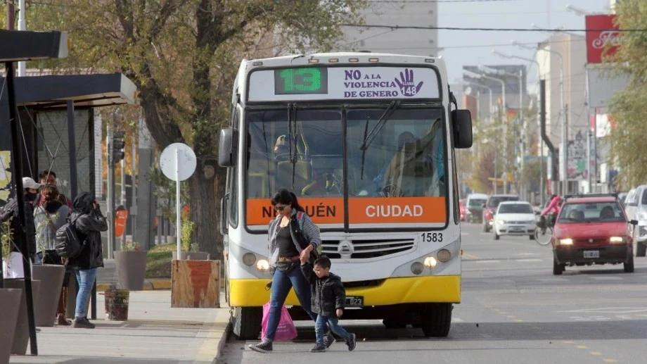 Transporte público, interior. Foto: sitio rionegro.