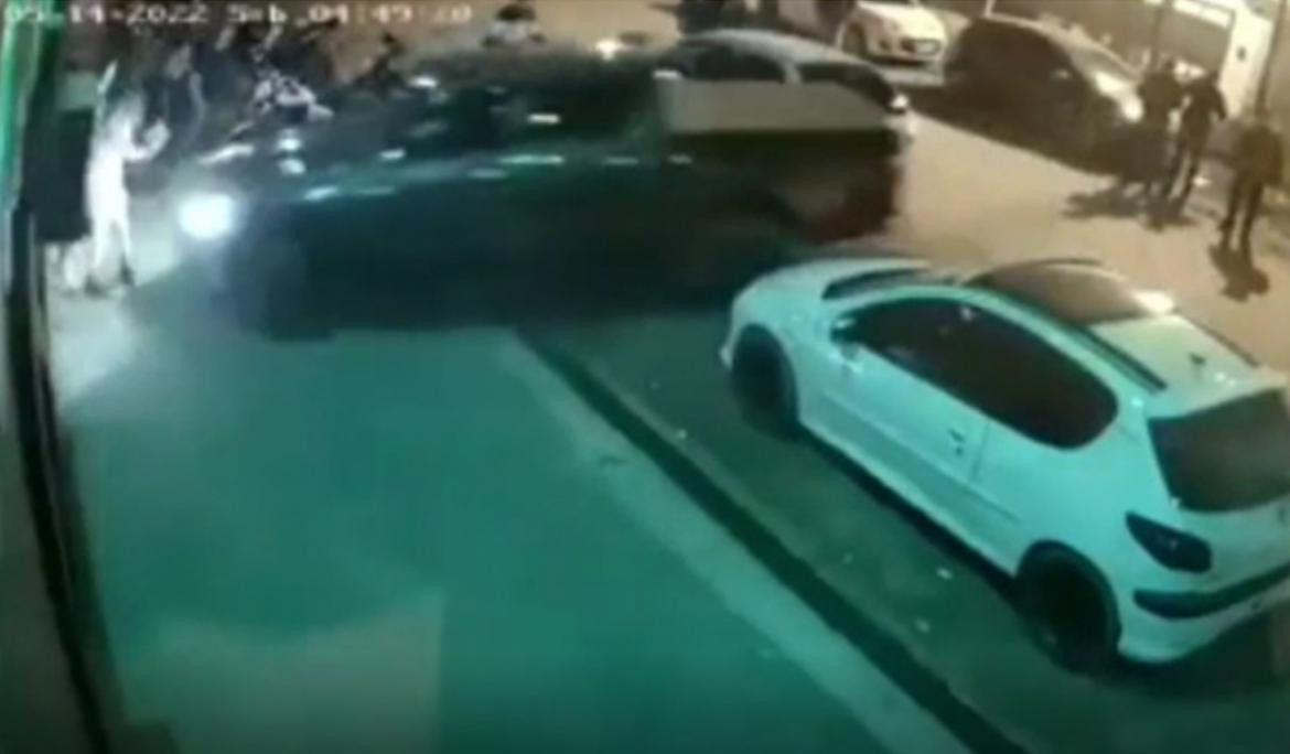  Formosa, lo echaron de un boliche e incrustó su auto contra el local, foto captura video